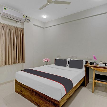 Hotel Capital O Royal Manyata Bengaluru Zewnętrze zdjęcie